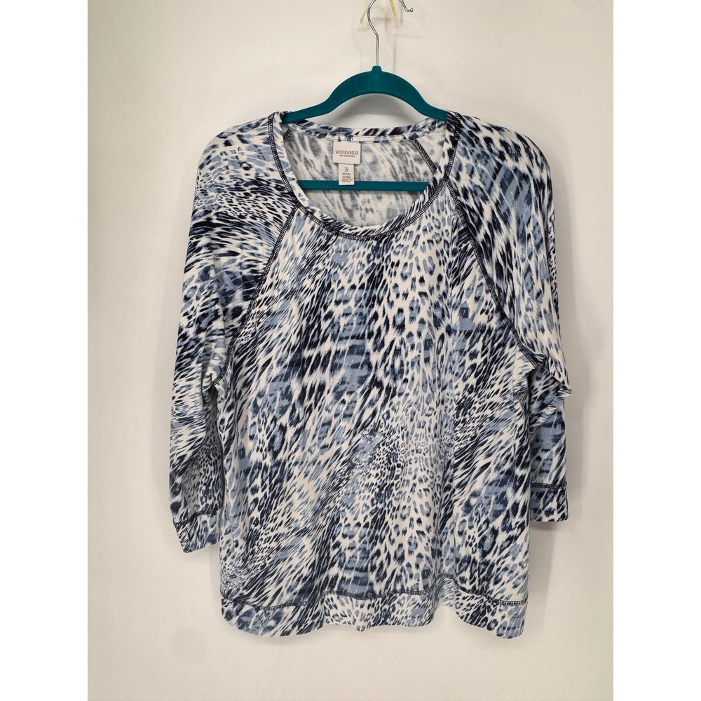 Chico's Top Women 3 Blue EUC Animal Print Raglan 3/4 Sleeve Crew Neck Stretch
